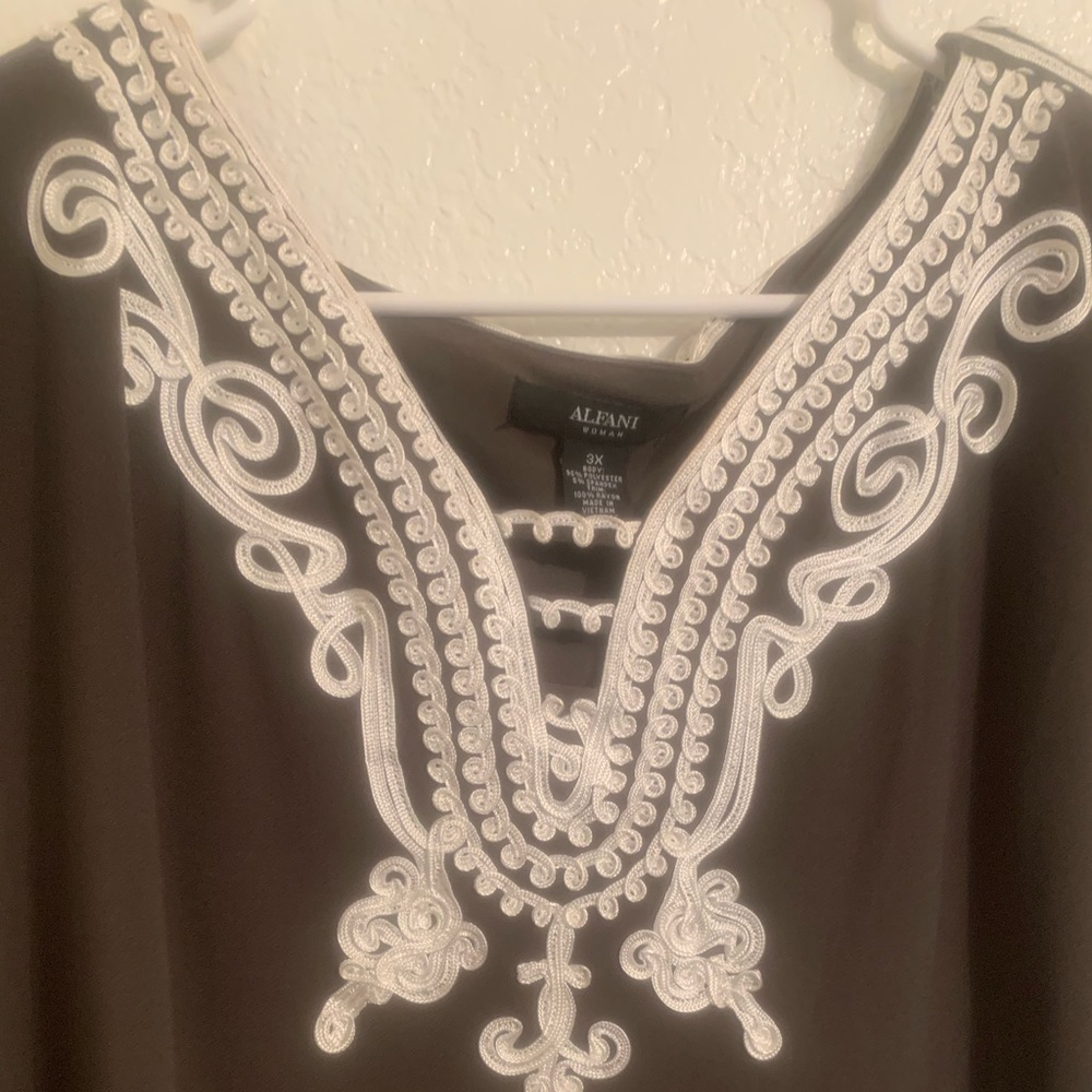 Dress - Picture 2 of 5